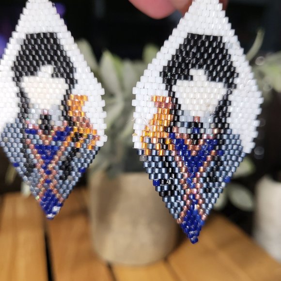 Handmade Goth Girl Wednesday With Its' Hand on Shoulder Beaded Earrings - Picture 10 of 10